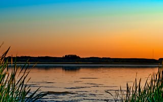 Картинка Красочный закат над озером