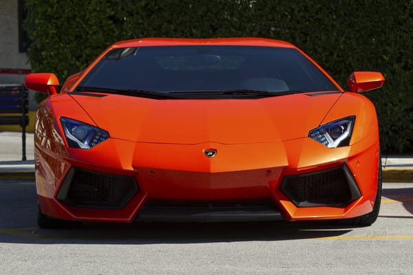 Обои lamborghini, передок, aventador, lp700-4, ламборгини, оранжевый, парковка, parking, авентадор, orange