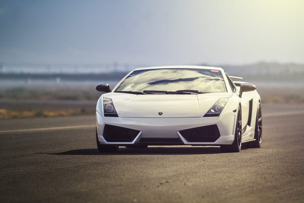 Обои Lamborghini, ламборгини, Gallardo, белая, white, ламборджини, галлардо, front, взлетно-посадочная полоса