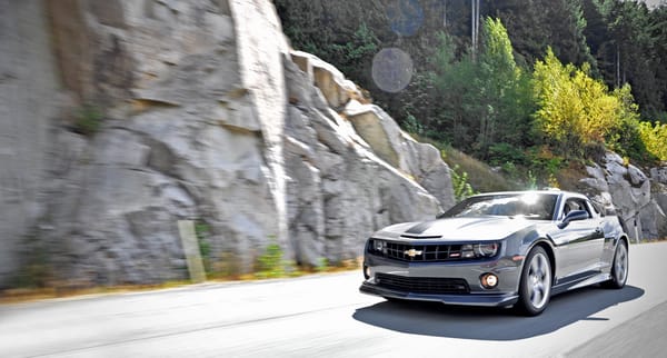 Обои chevrolet camaro ss, мускул кар, шоссе, солнечный день, drive, скорость, трасса, muscle car, езда