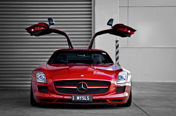 Обои mercedes benz, распахнутые дверцы, передок, мерседес бенц, red, sls amg, слс амг, красный