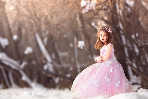 Обои зима, девочка, платье, Waiting for Spring
