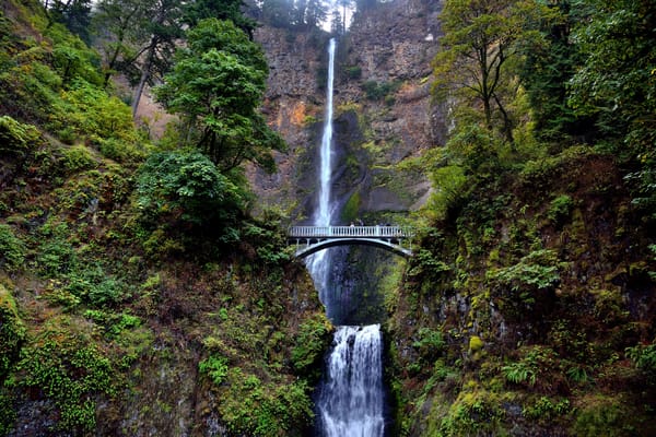 Обои США, Multnomah Falls, Oregon, мост, Columbia River, скалы, водопад, Benson Bridge