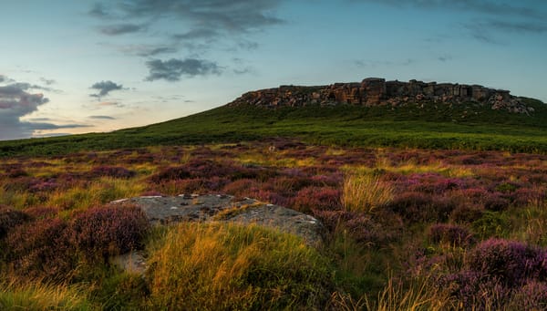 Обои Peak District National Park, холм, вечер, лаванда, трава, камни, равнина, Великобритания
