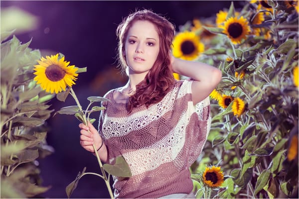 Обои девушка, цветы, подсолнухи