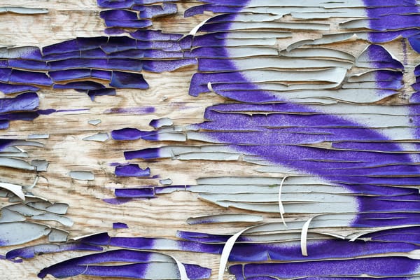 Обои spray paint, violet, white, wood, pattern