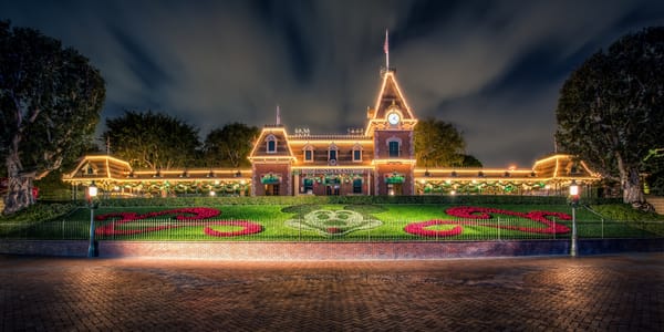 Обои Disneyland, Анахайм, Микки Маус, Диснейленд, Mickey Mouse, Калифорния, цветы, California, Anaheim, клумба