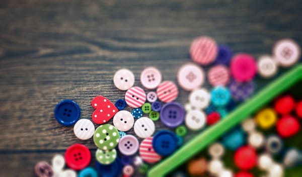 Обои настроения, buttons, разноцветные, heart, сердце, деревянный, пуговицы, сердечко, fullscre