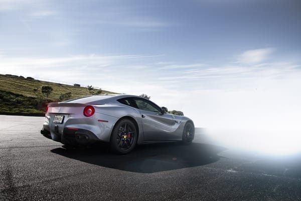 Обои ferrari, вид сзади, ф12 берлинетта, f12 berlinetta, тень, небо, феррари, grey, блик, серый