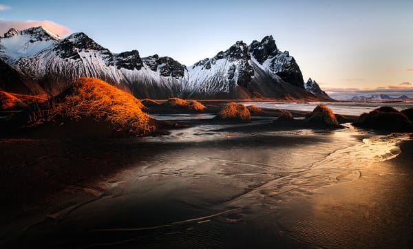 Обои Исландия, Vestrahorn, чёрный песок, горы, трава, Stockksness, небо