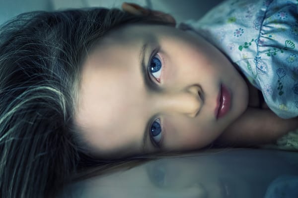 Обои little girl, девочка, взгляд