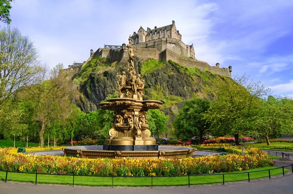 Обои Шотландия, Edinburgh, замок, фонтан, Ross fountain, город