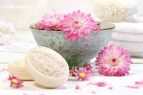 Обои миска, хризантемы, мыло, цветы