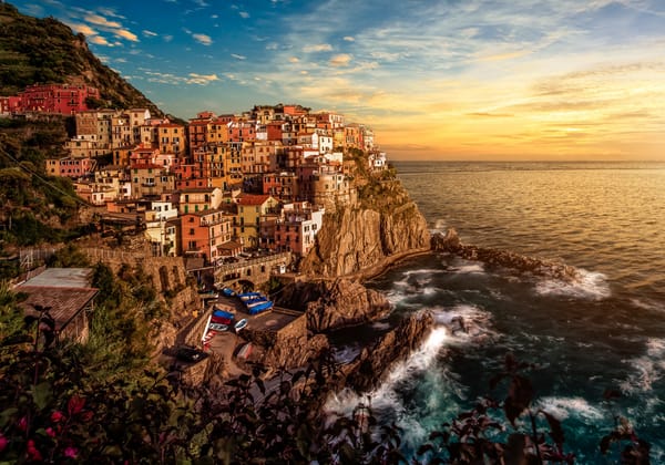 Обои Guerel Sahin, закат, бухта, облака, городок, море, photographer, обрыв