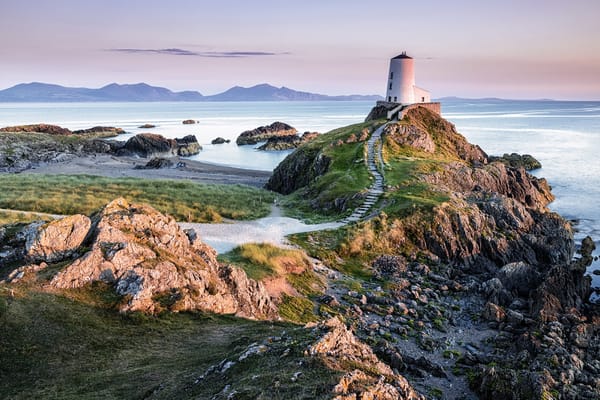 Обои Llandwyn Island, sea, Lighthouse