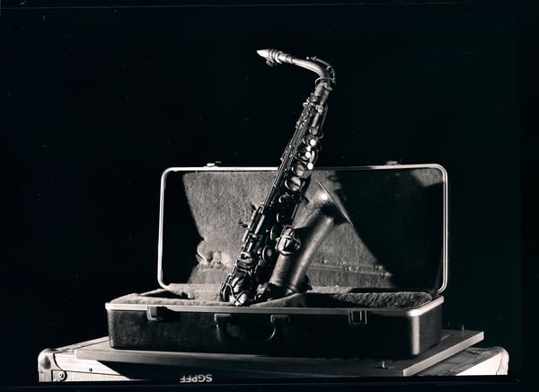 Обои The Jazz Series, саксофон, футляр, музыка