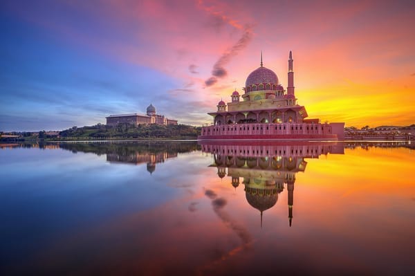 Обои Малайзия, Масджид Путра, небо, Мечеть Путра, Putrajaya Озеро, зеркало, закат, отражение, Путраджайская, облака
