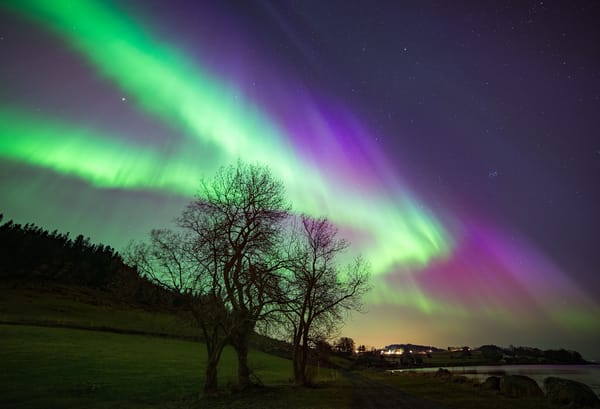 Обои Aurora Borealis, небо, звезды, ночь, пейзаж, северное сияние