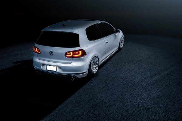 Обои Volkswagen, Nigth, GTI, MK6, Rear, VSP, California, White, Downtown, Wheels, Stance, Ligth