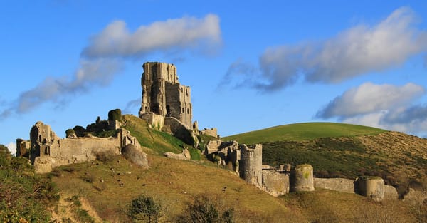 Обои Corfe Castle, небо, развалины, облака, руины, замок Корф
