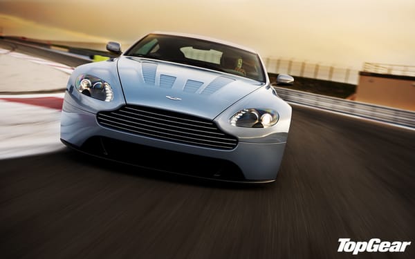 Обои top gear, Vantage, самая лучшая телепередача и журнал, высшая передача, гоночный трек, передок, Вантаж, суперкар, Paul Ricard, небо, Aston Martin, в12, топ гир, Астон Мартин, V12, Поль Рикар