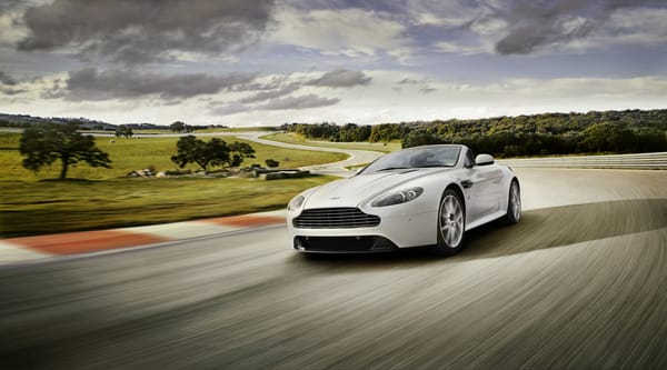 Обои Aston Martin, скорость, драйв, спорт, автомобиль, природа, трасса