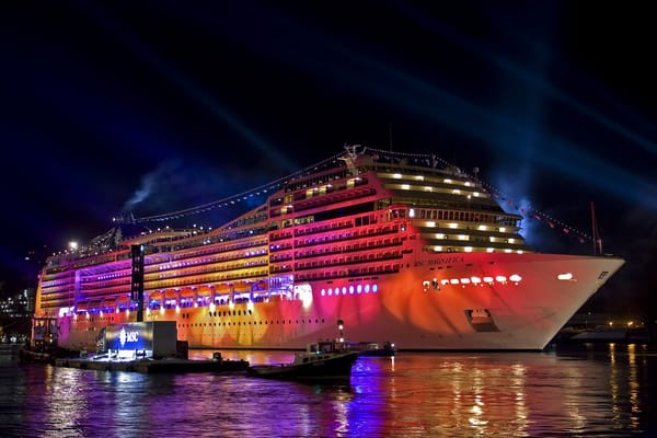 Обои лайнер, отдых, причал, порт, красиво, msc magnifica, прожекторы, огни