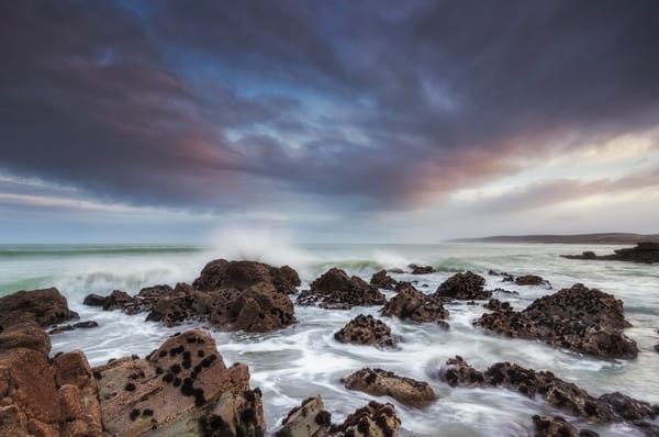 Обои камни, Окленд, Port Waikato, скалы, море, берег, Новая Зеландия, Шоколадные Чипсы, sea, облака, небо, северный остров