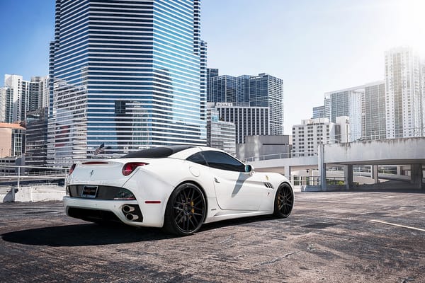 Обои тень, калифорния, феррари, white, парковка, вид сзади, белый, california, ferrari