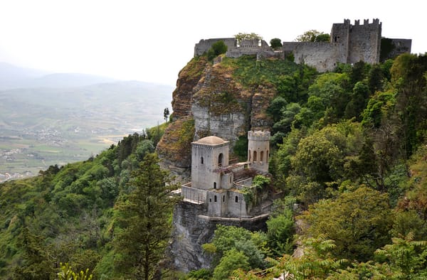 Обои норман castello di venere видом xix века torretta, эриче в сицилии