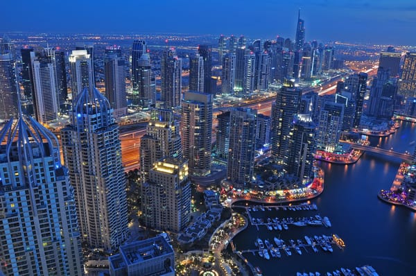Обои здания, порт, dubai marina, яхты, ночной город, дубай, дубай марина, оаэ, панорама, гавань, небоскрёбы, uae, залив, dubai