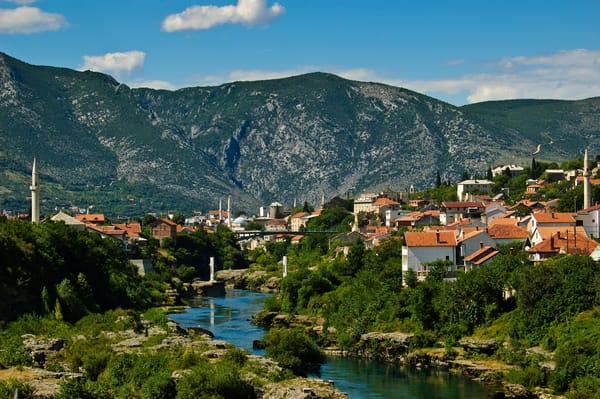 Обои пейзаж, здания, bosnia and herzegovina, neretva riverю мостар, река, mostar, горы, босния и герцеговина, река неретва