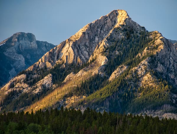Обои canada, banff national park, yellow mountain top, alberta, two jack lakeside campground