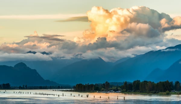 Обои canada, pitt meadows, british columbia, pitt river, big clouds