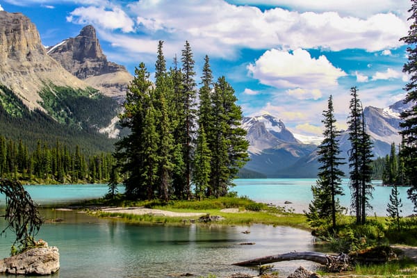Обои Maligne Lake, Остров Духа, пейзаж, Национальный парк Джаспер, Jasper National Park, Альберта, Канада горы, небо, Spirit Island, Озеро Малинье