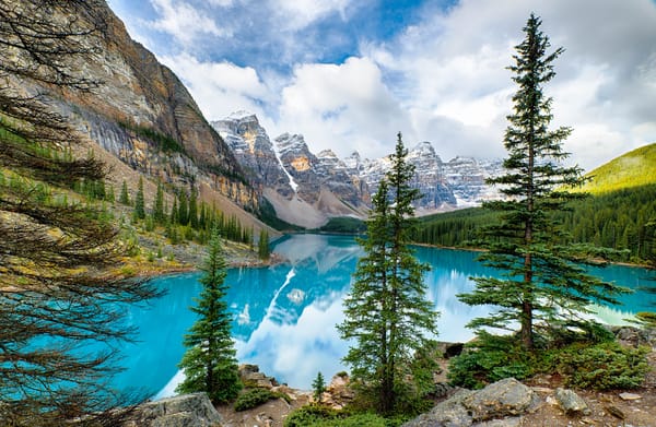 Обои Lake Moraine, Озеро Морейн, пейзаж, озеро, скалы, Canada, горы, деревья, Канада, Альберта