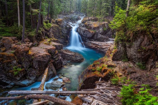 Обои Национальный парк Маунт Рейнир, пейзаж, Mt Rainier National Park, скалы, лес, водопад, штат Вашингтон, деревья, речка