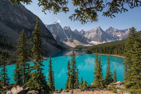 Обои Lake Moraine, деревья, пейзаж, озеро, Альберта, Canada, скалы, Озеро Морейн, Канада, горы