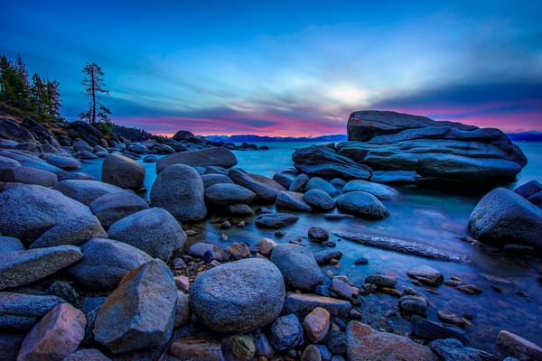Обои Lake Tahoe, сумерки, Калифорния, зкат, пейзаж, камни, озеро Тахо