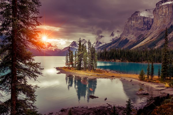 Обои Maligne Lake, Spirit Island, Озеро Малинье, закат, пейзаж, Канада горы, Остров Духа, Jasper National Park, Альберта, Национальный парк Джаспер, небо