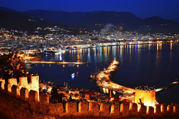Обои alanya, море, вид с замка, deniz, beach, город на побережье, стена, освещение