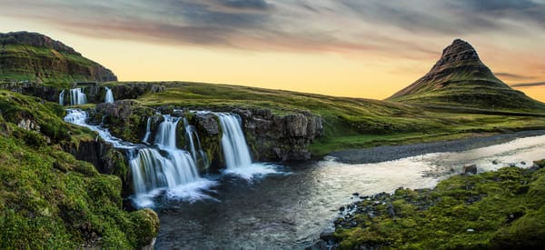 Обои Kirkjufellsfoss, панорама, Исландия, пейзаж, Kirkjufell, закат, речка, гора, водопад, Киркьюфетль