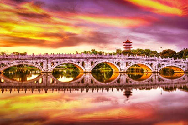 Обои Chinese Garden, закат, Китайский сад, Сингапур, водоём, озеро, мост, Singapore, отражение