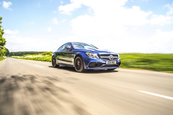 Обои Mercedes-Benz, синий, дорога, скорость, Coupe, купе, мерседес, автомобиль, C 63, AMG