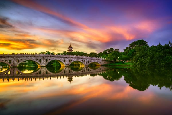 Обои Chinese Garden, Сингапур, мост, отражение, Китайский сад, закат, озеро, водоём, Singapore