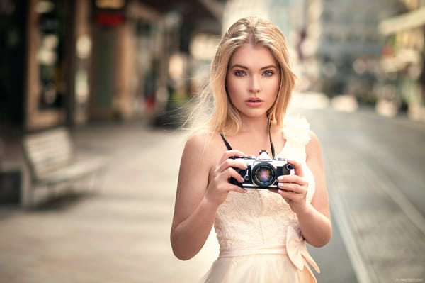 Обои Lods Franck, девушка, фотоаппарат, Анна