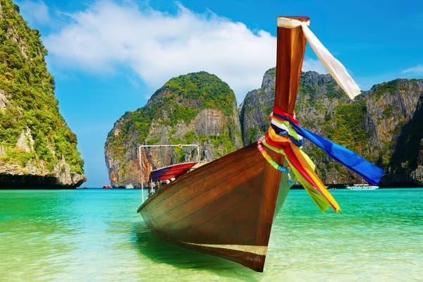 Обои Summer boat, день, разноцветные, пляж, небо, голубое, ленты, лодка, цвета, райский, лазури, вода