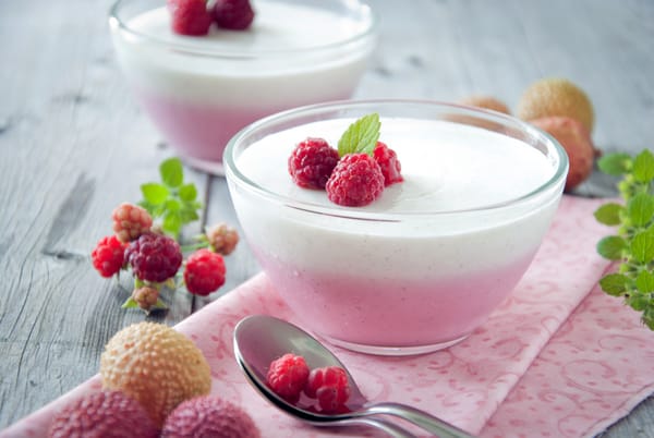 Обои ягоды, Panna cotta, сладкое, малина, Панна котта, личи, десерт