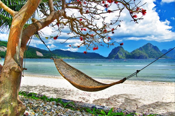 Обои горы, summer, nature, tropical relax, море, красивая, тропических расслабиться, лето, tree, sea, bed, mountains, beautiful, кровать, природа, дерево, landscape, пейзаж