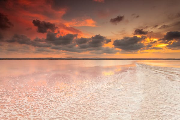 Обои Valencia, Salinas de Torrevieja, соленое озеро, тучи, рассвет, небо, Spain
